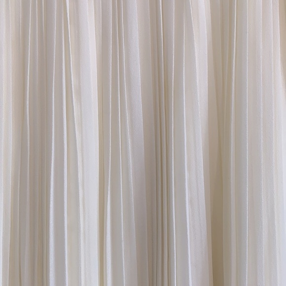 Korean style Women’s Cream pleated Maxi Skirt size Xs-M - Picture 3 of 3